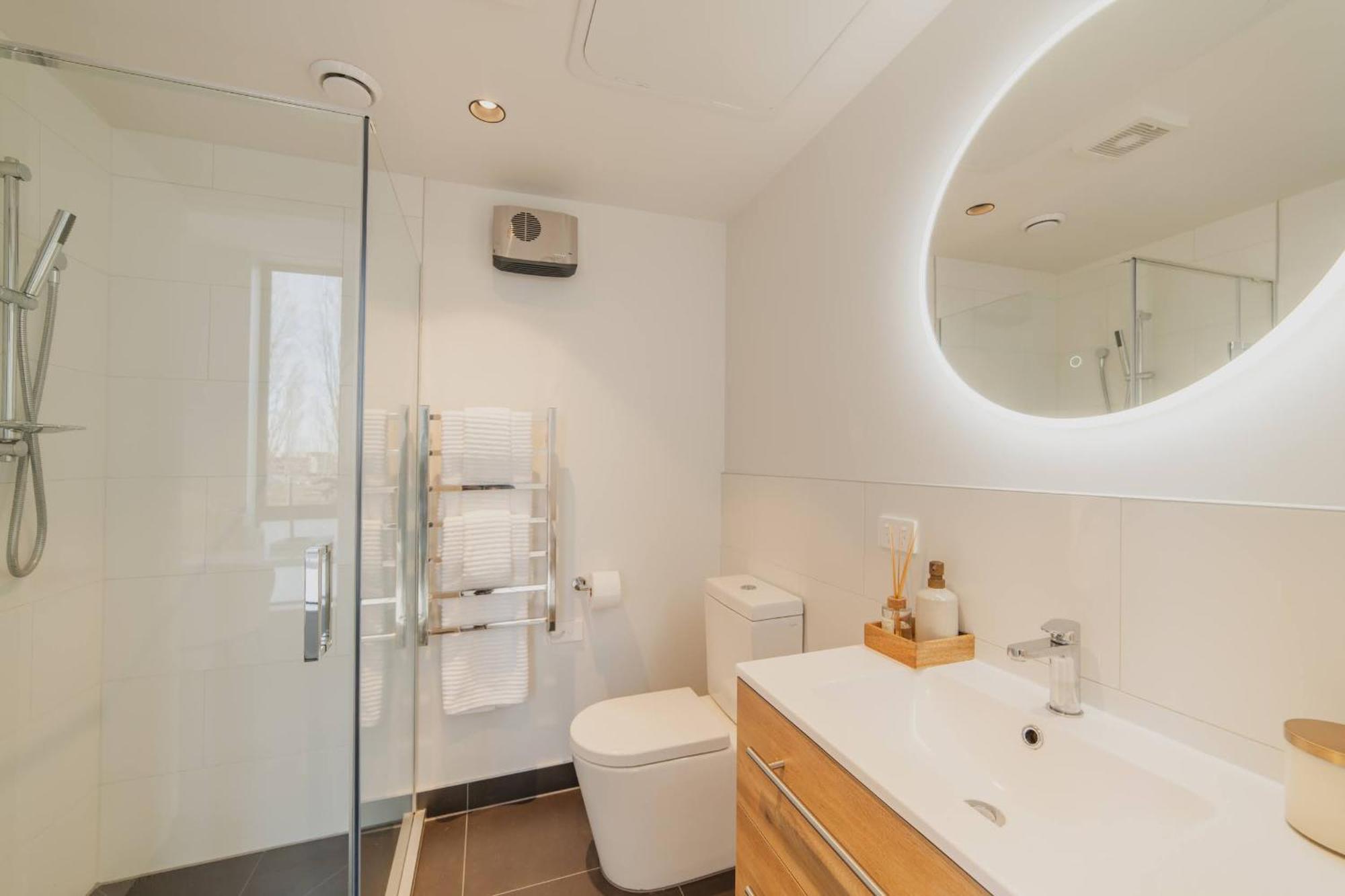 Chic And Contemporary Living At Cambridge Terrace Villa Christchurch Exterior foto
